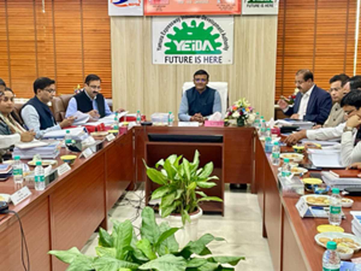 यमुना अथॉरिटी की बोर्ड बैठक में 13 प्रस्तावों के साथ 9,992 करोड़ का बजट पास